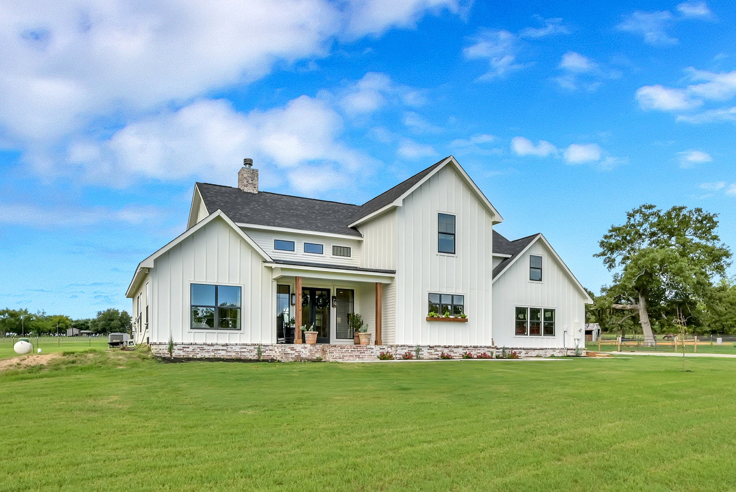 LS-42002 Dobbin Barndominium House Plan